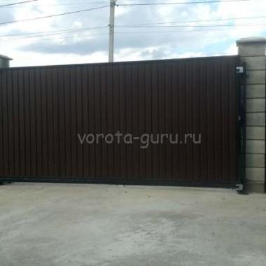 Установленные нами откатные ворота 05